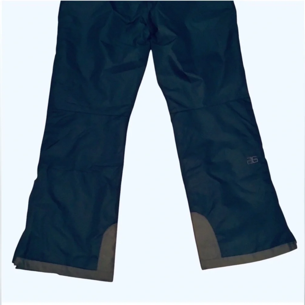 New ARCTIX Insulated Cargo Navy Blue Snow Pants  (28-30W)x 25”L ( Men’s Small )